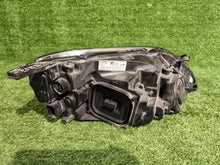 Laden Sie das Bild in den Galerie-Viewer, Frontscheinwerfer Volvo V40 31677022 Links Scheinwerfer Headlight SCH6951709642gt