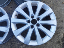 Laden Sie das Bild in den Galerie-Viewer, 4x Alufelge 17 Zoll 7.0" 5x110 35ET Glanz Silber 13269541 Opel Meriva B FEL7016397900je