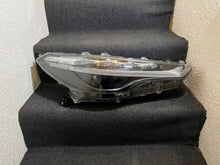 Load image into Gallery viewer, Frontscheinwerfer Toyota Corolla Rechts Scheinwerfer Headlight SCH1240898480qn
