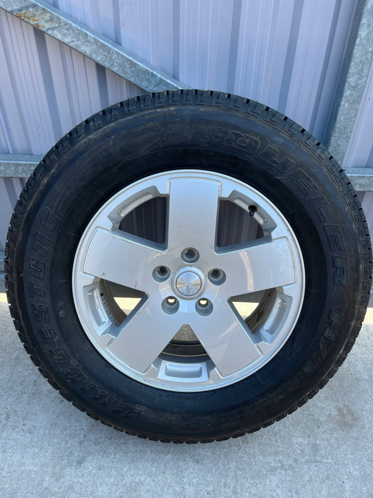 1x Alufelge 18 Zoll 7.5" 5x127 44ET Glanz Silber 1JC34 Jeep I Rim Wheel FEL1302654187xx