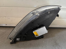 Laden Sie das Bild in den Galerie-Viewer, Frontscheinwerfer VW Multivan Xenon Ein Satz Scheinwerfer Headlight SCH6481143262zv