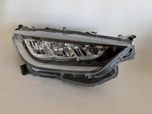Laden Sie das Bild in den Galerie-Viewer, Frontscheinwerfer Toyota Yaris Rechts Scheinwerfer Headlight SCH9126590744hp