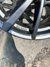 Laden Sie das Bild in den Galerie-Viewer, 1x Alufelge 17 Zoll 6.5&quot; 5x112 Glanz KBA53238 Skoda Kamiq Rim Wheel