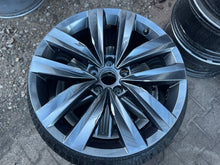 Laden Sie das Bild in den Galerie-Viewer, 1x Alufelge 18 Zoll 8.0" 5x112 Glanz 3G8601025R VW I Rim Wheel FEL3858058005jf