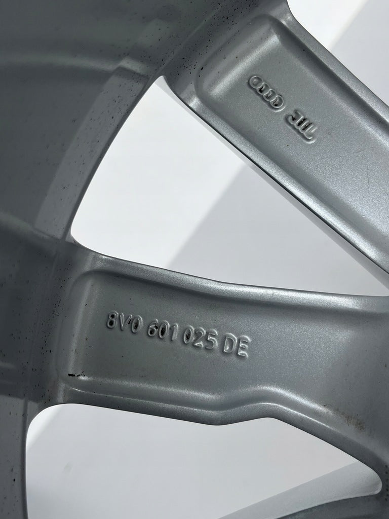 1x Alufelge 17 Zoll 7.5" 5x112 43ET Silber 8V0601025DE Audi A3 Rim Wheel FEL2916651744sd