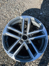 Laden Sie das Bild in den Galerie-Viewer, 1x Alufelge 19 Zoll 8.0&quot; 5x112 8V0801025 Audi Rim Wheel