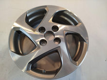 Load image into Gallery viewer, 1x Alufelge 15 Zoll 5.0" 4x100 39ET Glanz Silber 42611-0DC60 Mg Aygo Rim Wheel FEL3902371159ii
