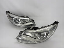Laden Sie das Bild in den Galerie-Viewer, Frontscheinwerfer Ford Focus BM51-13W030-AF BM51-13W029-AF Ein Satz Headlight SCH7233028270bm