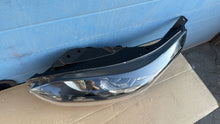 Load image into Gallery viewer, Frontscheinwerfer Kia Ceed J7921110100 Links Scheinwerfer Headlight SCH7856347232tv