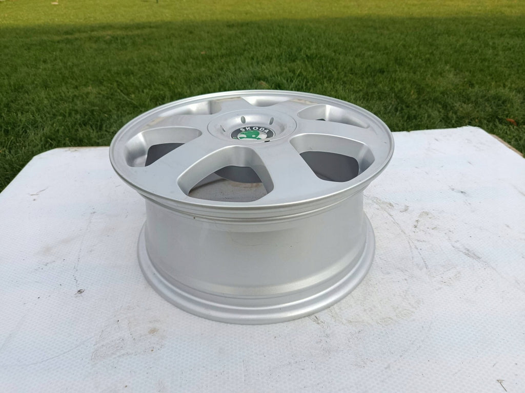 1x Alufelge 15 Zoll 43ET Glanz Silber 1U0601025A Skoda Octavia I Rim Wheel FEL1447032344uo