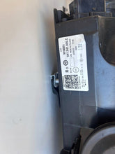 Load image into Gallery viewer, Frontscheinwerfer VW Golf VIII 5H1941006C 5H1941005C Rechts oder Links SCH6825650349un