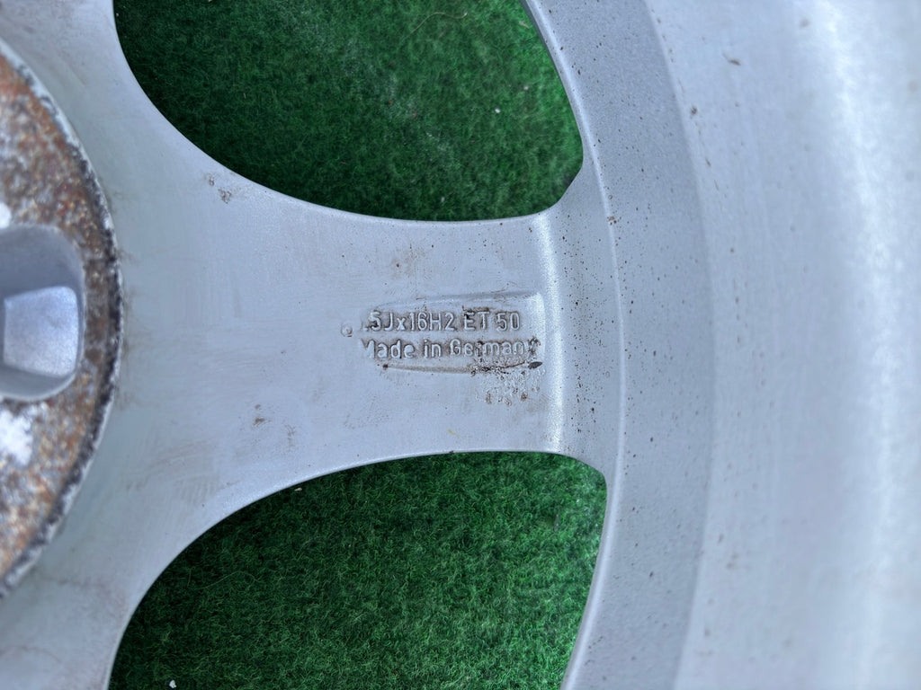 1x Alufelge 16 Zoll 6.5" 5x112 50ET KBA45819 Audi Golf Rim Wheel