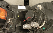 Laden Sie das Bild in den Galerie-Viewer, Frontscheinwerfer Mitsubishi Outlander I 130205 Links Scheinwerfer Headlight SCH4437734421py