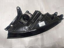 Laden Sie das Bild in den Galerie-Viewer, Frontscheinwerfer Skoda Enyaq 5LB941015A LED Links Scheinwerfer Headlight