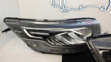 Laden Sie das Bild in den Galerie-Viewer, Frontscheinwerfer Iveco Daily IV 05802711799 Full LED Rechts oder Links SCH2620413805ls