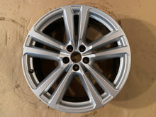 Laden Sie das Bild in den Galerie-Viewer, 1x Alufelge 20 Zoll 8.0&quot; 5x112 28ET 4M0601025G Audi Q7 Rim Wheel