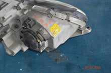 Laden Sie das Bild in den Galerie-Viewer, Frontscheinwerfer Mercedes-Benz W203 A2038203761 Xenon Links Headlight SCH2667063392qf
