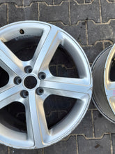 Load image into Gallery viewer, 1x Alufelge 19 Zoll 8.0&quot; 5x112 39ET Silber 8V0601025AS Audi Q5 Rim Wheel