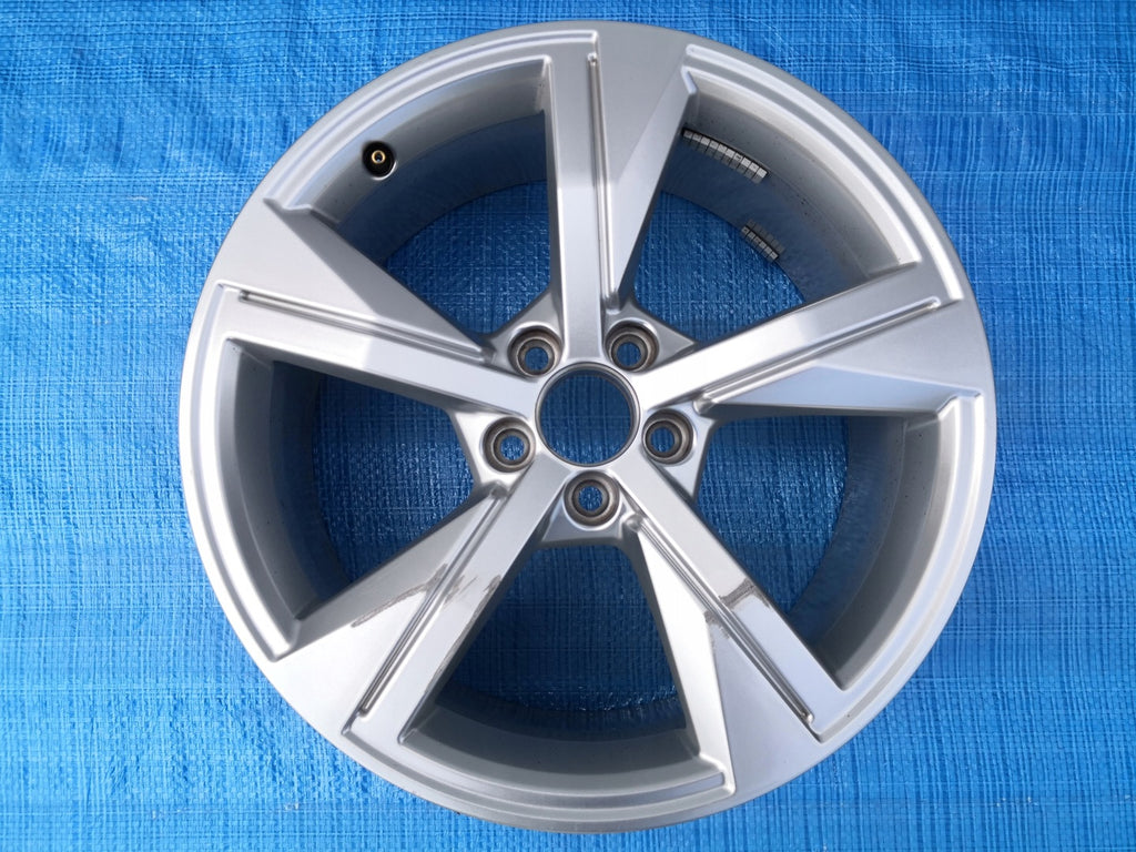 1x Alufelge 17 Zoll 7.5" 5x100 46ET Glanz Silber 82A601025G Audi A1 Rim Wheel