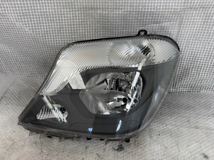 Frontscheinwerfer Mercedes-Benz Sprinter A9068202361 Links Headlight SCH9320547474jn