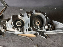 Laden Sie das Bild in den Galerie-Viewer, Frontscheinwerfer Mazda 6 I 3161148LA82 Links Scheinwerfer Headlight SCH4877235094pm