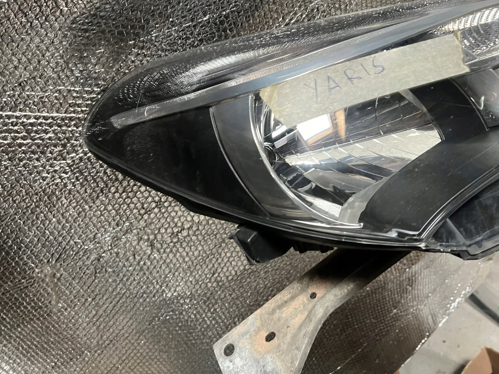Frontscheinwerfer Toyota Yaris Rechts Scheinwerfer Headlight