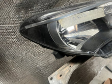 Laden Sie das Bild in den Galerie-Viewer, Frontscheinwerfer Toyota Yaris Rechts Scheinwerfer Headlight