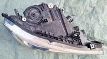 Laden Sie das Bild in den Galerie-Viewer, Frontscheinwerfer BMW 3 F30 F31 9883502 Ein Stück (Rechts oder Links) Headlight SCH4084390540ch