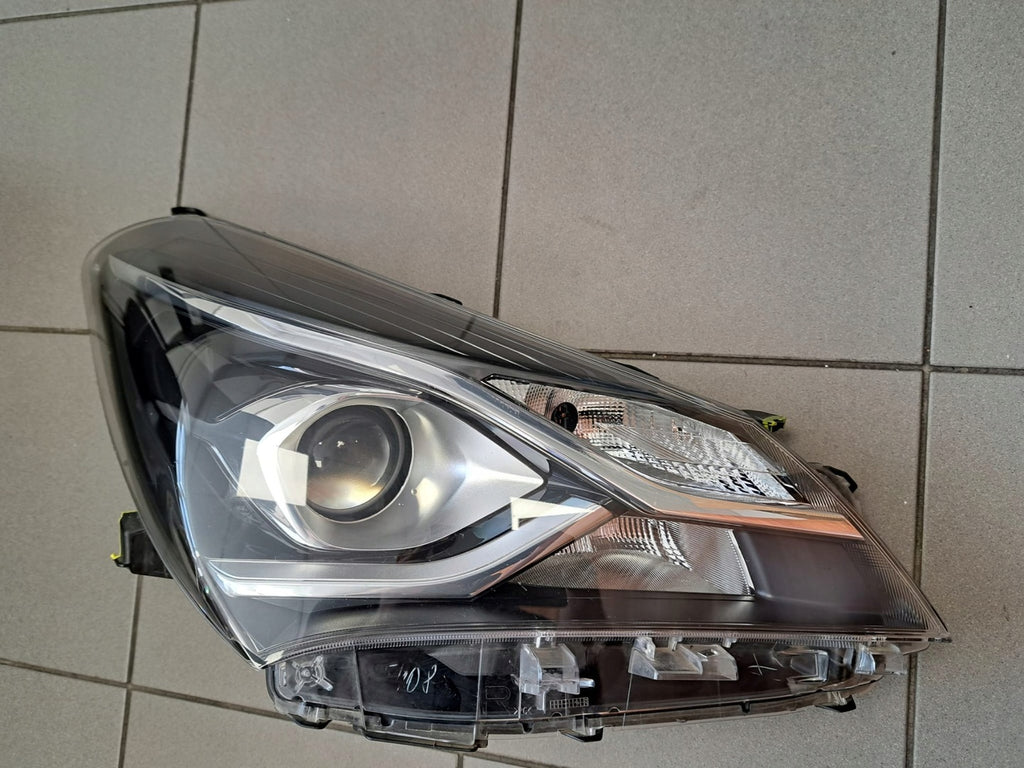 Frontscheinwerfer Toyota Yaris LED Rechts Scheinwerfer Headlight