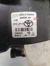 Laden Sie das Bild in den Galerie-Viewer, Frontscheinwerfer Toyota Yaris 81210-02110 Rechts Scheinwerfer Headlight SCH2652497547qh