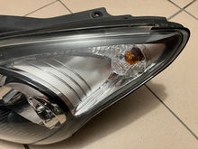 Laden Sie das Bild in den Galerie-Viewer, Frontscheinwerfer Hyundai I30 92101-2R000 Links Scheinwerfer Headlight