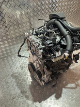 Load image into Gallery viewer, Motor Mercedes-Benz W177 282914 1.3 CGI 136PS 2019 Benzin Engine Komplett