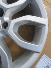Laden Sie das Bild in den Galerie-Viewer, 1x Alufelge 17 Zoll 7.0" 5x108 50ET Glanz Silber 31423874 Volvo V40 Cross FEL1416273285bo
