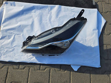 Load image into Gallery viewer, Frontscheinwerfer Toyota Yaris Links Scheinwerfer Headlight