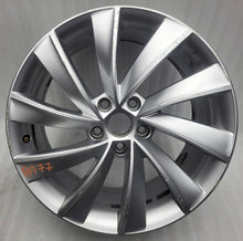 Load image into Gallery viewer, 1x Alufelge 18 Zoll 8.0" 5x112 44ET Glanz Silber 3V0601025AL Skoda Superb Iii FEL7348107106wk