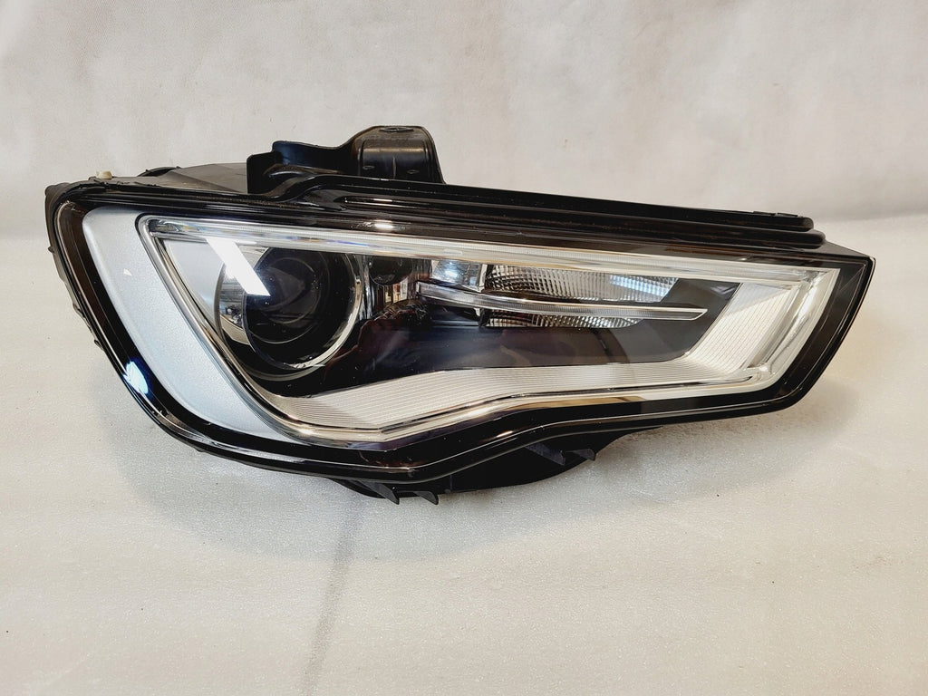 Frontscheinwerfer Audi A3 8V0941031 Xenon Ein Stück (Rechts oder Links)