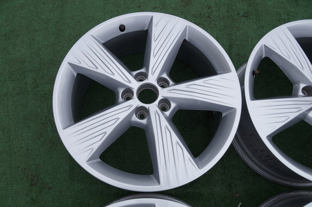 4x Alufelge 19 Zoll 8.0" 5x112 45ET Glanz Schwarz 89A601025B Audi E-Tron FEL8170098345xn