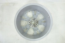 Laden Sie das Bild in den Galerie-Viewer, 1x Alufelge 17 Zoll 7.0&quot; 5x112 45ET 5E0601025S Skoda Octavia Iii Rim Wheel