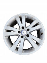 Laden Sie das Bild in den Galerie-Viewer, 1x Alufelge 17 Zoll 7.5" 5x112 47ET Glanz Silber A2044010402 Mercedes-Benz FEL3274208535la