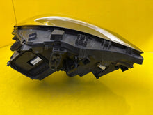 Laden Sie das Bild in den Galerie-Viewer, Frontscheinwerfer Mercedes-Benz Gla A1569061800 Xenon Rechts Headlight SCH3784762873gf