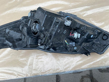 Load image into Gallery viewer, Frontscheinwerfer Toyota Yaris PWE3073 LED Rechts Scheinwerfer Headlight