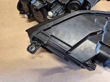 Laden Sie das Bild in den Galerie-Viewer, Frontscheinwerfer VW Caddy 2K1941015B 2K1941016A Ein Stück (Rechts oder Links) SCH3360416668bg