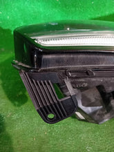 Laden Sie das Bild in den Galerie-Viewer, Frontscheinwerfer Renault Master I 260105567R Rechts Scheinwerfer Headlight SCH4654072408nn