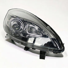 Laden Sie das Bild in den Galerie-Viewer, Frontscheinwerfer Renault Scenic 260108323R Xenon Rechts Scheinwerfer Headlight