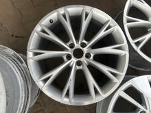 Load image into Gallery viewer, 1x Alufelge 19 Zoll 9.0" 5x112 33ET Glanz Silber 4H0601025G Audi Rim Wheel FEL7492851968ij