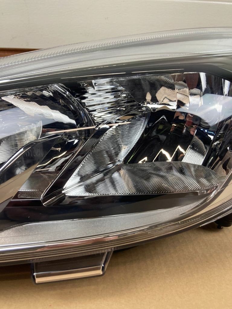 Frontscheinwerfer Ford Fiesta I H1BB-13W030-AD Ein Stück (Rechts oder Links) SCH2270005391ie