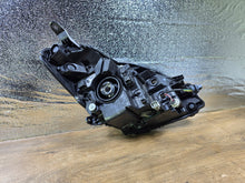 Load image into Gallery viewer, Frontscheinwerfer Toyota Yaris Links Scheinwerfer Headlight