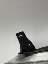 Laden Sie das Bild in den Galerie-Viewer, Frontscheinwerfer Ford Fiesta I L1BB-13E015-AD Ein Stück (Rechts oder Links) SCH8275973201ev