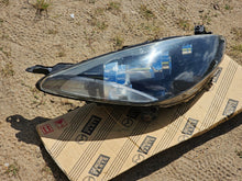 Laden Sie das Bild in den Galerie-Viewer, Frontscheinwerfer Mazda 2 20C031 13070 Rechts Scheinwerfer Headlight