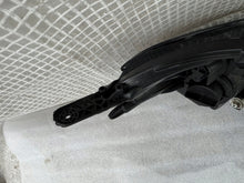 Laden Sie das Bild in den Galerie-Viewer, Frontscheinwerfer Opel Corsa A E 39108222 Links Scheinwerfer Headlight SCH9929158334zd